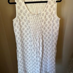 Garnet Hill Sleeveless Pintuck 100% Linen Shift Dress, Size 10, Side Pockets.